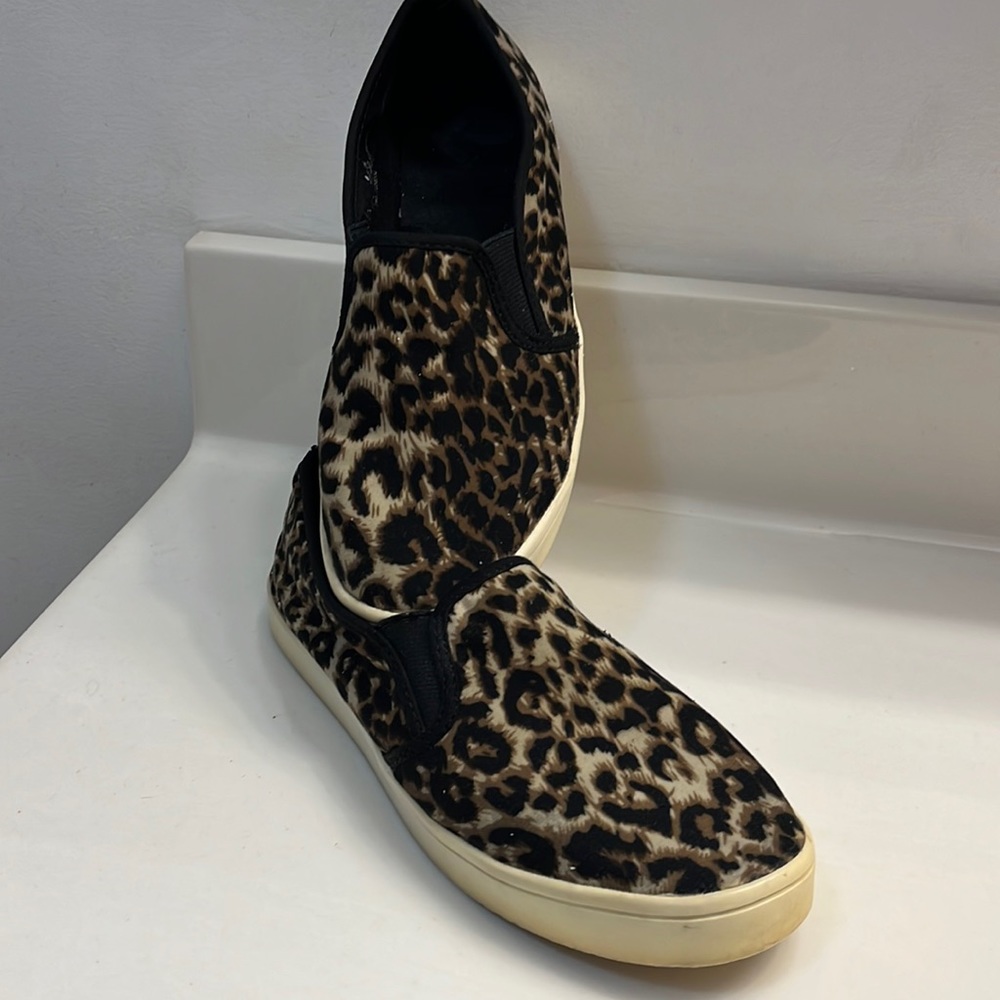 Women’s cheetah slip ons